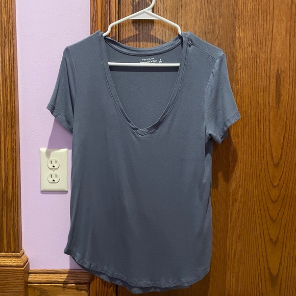 Abercrombie and Fitch drapey V neck tee. soft collection - Picture 1 of 3